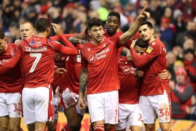 九游体育网页关于冲刺阶段巴黎圣日耳曼备战英超，战术微调细节曝光，引发热议，更衣室氛围转暖的信息